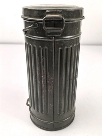 Gasmaskendose "Bereitschaftsbüchse" Modell 1938 Wehrmacht. Originallack, datiert 1939