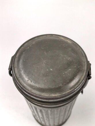 Gasmaskendose "Bereitschaftsbüchse" Modell 1938 Wehrmacht. Originallack, datiert 1939