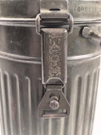 Gasmaskendose "Bereitschaftsbüchse" Modell 1938 Wehrmacht. Originallack, datiert 1939
