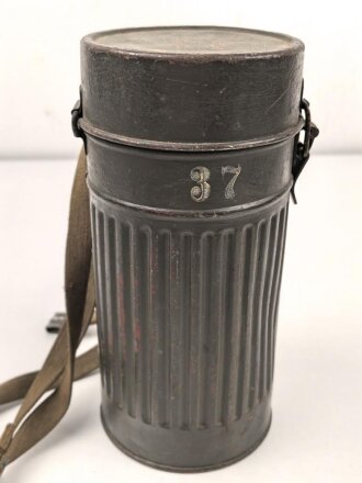 Gasmaskendose frühe Wehrmacht mit Beriemung. Originallack, ungereinigt