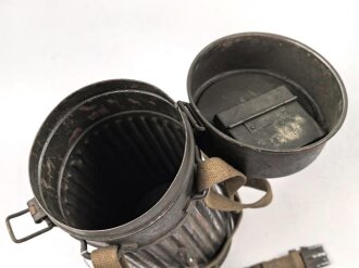 Gasmaskendose frühe Wehrmacht mit Beriemung. Originallack, ungereinigt