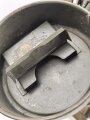 Gasmaskendose frühe Wehrmacht mit Beriemung. Originallack, ungereinigt
