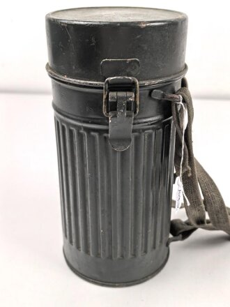 Gasmaskendose frühe Wehrmacht , datiert 1934. Mit...