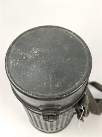 Gasmaskendose frühe Wehrmacht , datiert 1934. Mit...