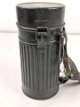 Gasmaskendose frühe Wehrmacht , datiert 1934. Mit Beriemung. Originallack, ungereinigt
