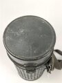 Gasmaskendose frühe Wehrmacht , datiert 1934. Mit Beriemung. Originallack, ungereinigt