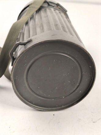 Luftschutz. Bereitschaftsbüchse für eine Gasmaske. Hersteller " Auer" ungereinigtes Stück,
