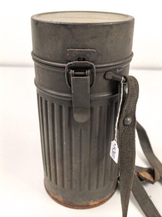 Gasmaskendose frühe Wehrmacht , datiert 1935. Mit...