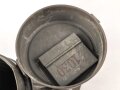 Gasmaskendose frühe Wehrmacht , datiert 1935. Mit Beriemung. Originallack, ungereinigt