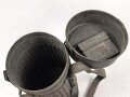 Gasmaskendose frühe Wehrmacht , datiert 1935. Mit Beriemung. Originallack, ungereinigt