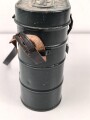 Zivilschutz / Atemschutz, Bereitschaftsbüchse "Degea" mit Trageriemen. Originallack