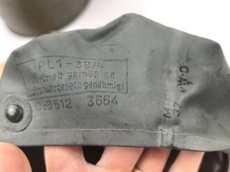 Luftschutz/ Werkschutz, Volksgasmaske 37 in Bereitschaftsbüchse aus Blech. Mit zugehöriger " Anleitung zum Einlegen der Volksgasmaske in die Tragebüchse" für Grubenarbeiter