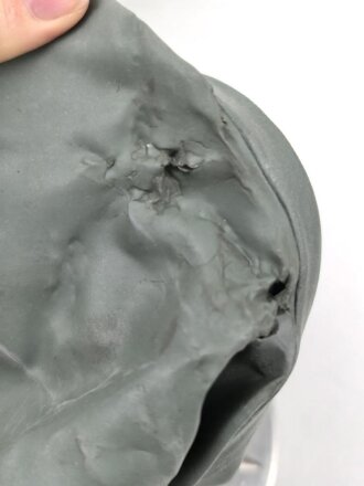 Luftschutz/ Werkschutz, Volksgasmaske 37 in Bereitschaftsbüchse aus Blech. Mit zugehöriger " Anleitung zum Einlegen der Volksgasmaske in die Tragebüchse" für Grubenarbeiter