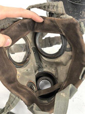 Gasmaske / Schutzmaske " Degea" in Bereitschaftsbüchse