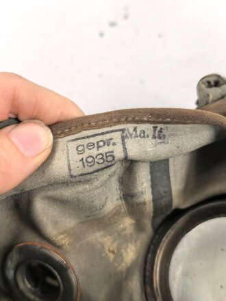 Gasmaske / Schutzmaske " Degea" in Bereitschaftsbüchse