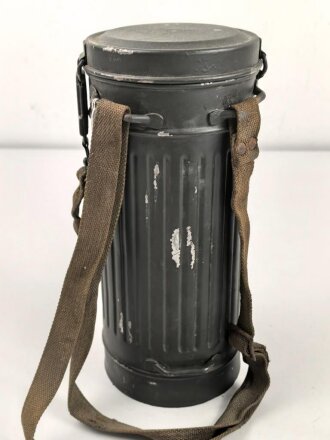 Deutschland nach 1945, Behälter für eine Gasmaske , Hersteller "Auer" Baugleich mit der Bereitschaftsbüchse M1938 der Wehrmacht.