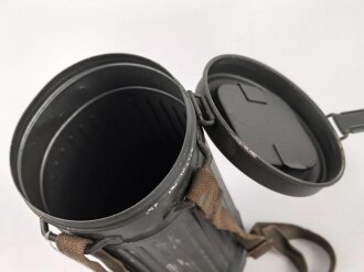 Deutschland nach 1945, Behälter für eine Gasmaske , Hersteller "Auer" Baugleich mit der Bereitschaftsbüchse M1938 der Wehrmacht.