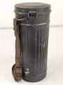 Deutschland nach 1945, Behälter für eine Gasmaske , Hersteller "Auer" Baugleich mit der Bereitschaftsbüchse M1938 der Wehrmacht.