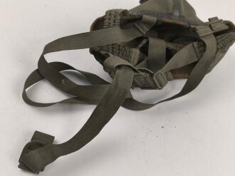 Gasmaske 30 Wehrmacht. Maskenkörper angetrocknet, ungereinigt. Diese frühen Masken wurden während des Krieges dann später für Luftschutzzwecke ausgegeben