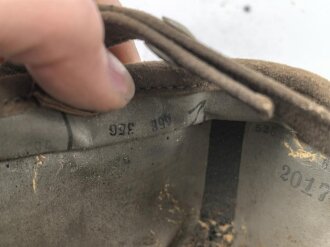Gasmaske 30 Wehrmacht. Maskenkörper angetrocknet, ungereinigt. Diese frühen Masken wurden während des Krieges dann später für Luftschutzzwecke ausgegeben