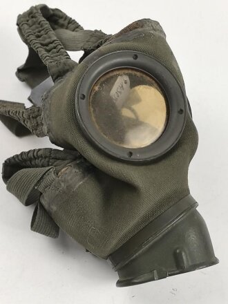 Gasmaske 30 Wehrmacht. Innen datiert 1939, dann später für Luftschutzzwecke verwendet
