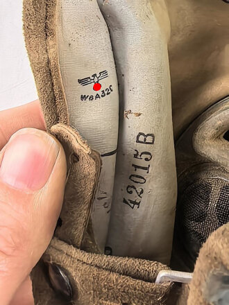 Gasmaske 30 Wehrmacht. Innen datiert 1939, dann später für Luftschutzzwecke verwendet