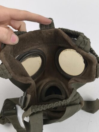 Gasmaske 30 Wehrmacht. Innen datiert 1939, dann später für Luftschutzzwecke verwendet