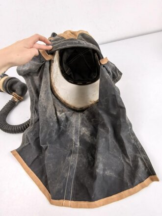 Großbritannien 2.Weltkrieg, Hospital Respirator, Gasmaske für Kopfverletzte.Ungereinigt, datiert 1943