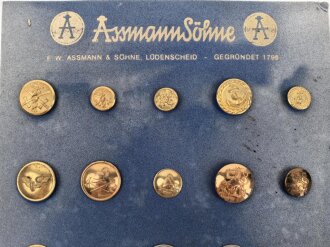 Mustertafel mit Knöpfen der Firma "Assmann & Söhne Lüdenscheid" vermutlich nach 1945