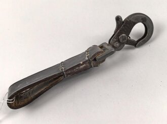 Aufschiebeschlaufe mit schwerem Karabinerhaken.  Alter und Herkunft unbekannt.