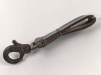 Aufschiebeschlaufe mit schwerem Karabinerhaken.  Alter und Herkunft unbekannt.