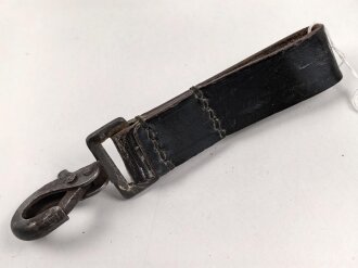 Aufschiebeschlaufe mit schwerem Karabinerhaken.  Alter und Herkunft unbekannt.