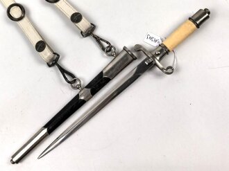 Polen, Dolch für Angehörige der Luftwaffe, Modell 1954. Guter Gesamtzustand, Samt zwei Schießauszeichnungen, die an Gehänge befestigt sind