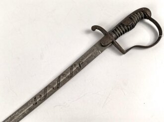 Preußen, Säbel für einen Angehörigen im Feldartillerie Regiment No. 46 . Eigentumstück mit doppelseitiger Klingenätzung, ungereinigtes Stück, die Scheide fehlt