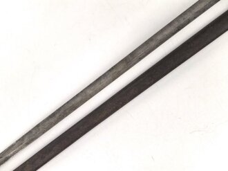 Preußen, Kavalleriedegen KD89. Ungereinigtes Stück mit biedseitiger, schwacher Klingenätzung  von WKC, Klingenlänge 83cm und breite 2,2cm