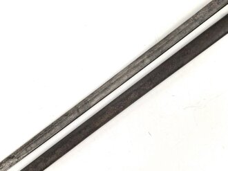 Preußen, Kavalleriedegen KD89. Ungereinigtes Stück mit biedseitiger, schwacher Klingenätzung  von WKC, Klingenlänge 83cm und breite 2,2cm