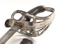 Preußen, Kavalleriedegen KD89. Ungereinigtes Stück mit biedseitiger, schwacher Klingenätzung  von WKC, Klingenlänge 83cm und breite 2,2cm