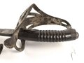 Preußen, Kavalleriedegen KD89. Ungereinigtes Stück mit biedseitiger, schwacher Klingenätzung  von WKC, Klingenlänge 83cm und breite 2,2cm