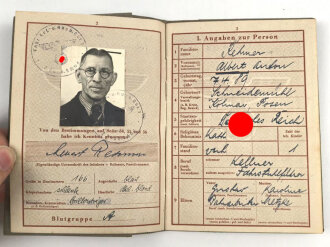 Wehrpaß Heer, eingestellt am 27.7.44 bei Stamm Schwadron Fahr Ers. und Ausb. Abteilung 3, Kreis Meserits