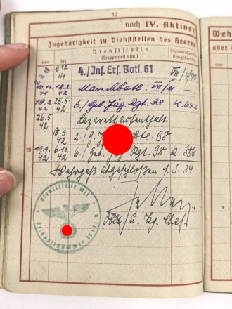 Wehrpaß Heer, eingestellt am 2.9.41 bei Infanterie Ersatz. Batl. 61 München.