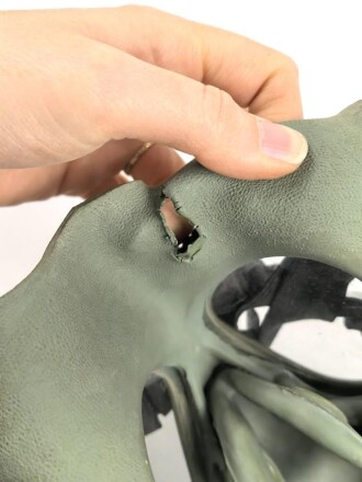 Jugoslawien, Gasmaske / ABC Schutzmaske M1. Gummi weich, riecht