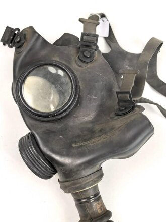 Belgien, Gasmaske für Zivilbevölkerung " Englebert Mod. E.2-339" Gummi weich, ungereinigt, datiert 1939