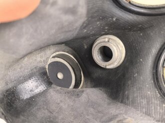 Belgien, Gasmaske für Zivilbevölkerung " Englebert Mod. E.2-339" Gummi weich, ungereinigt, datiert 1939