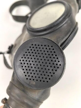 Belgien, Gasmaske für Zivilbevölkerung " Englebert Mod. E.2-339" Gummi weich, ungereinigt, datiert 1939
