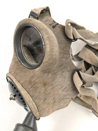Tschechoslowakei 2. Weltkrieg, Gasmaske VZ35 mit Filter in gutem Zustand, datiert 1935