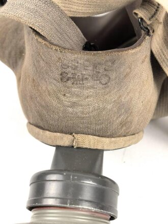 Tschechoslowakei 2. Weltkrieg, Gasmaske VZ35 mit Filter in gutem Zustand, datiert 1935