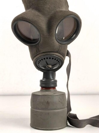 Tschechoslowakei 2. Weltkrieg, Gasmaske VZ35 mit Filter in gutem Zustand, als Beutestück übernommen für Luftschutzzwecke
