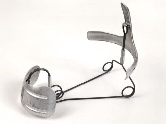 Deutschland nach 1945, Gasmaskenspanner aus Aluminium ,...