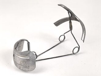 Deutschland nach 1945, Gasmaskenspanner aus Aluminium ,...