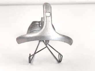 Deutschland nach 1945, Gasmaskenspanner aus Aluminium , datiert 1960